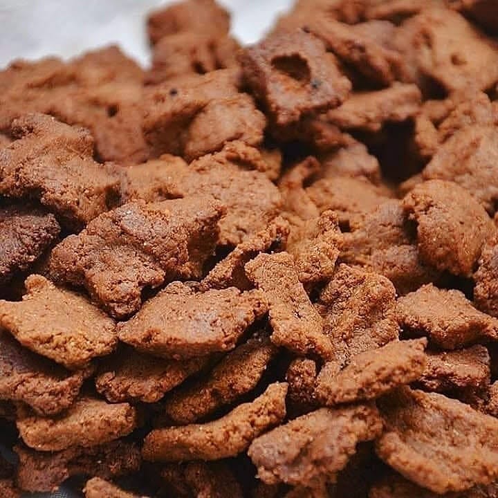 Close-up of freshly fried Odiya Foods kuli kuli